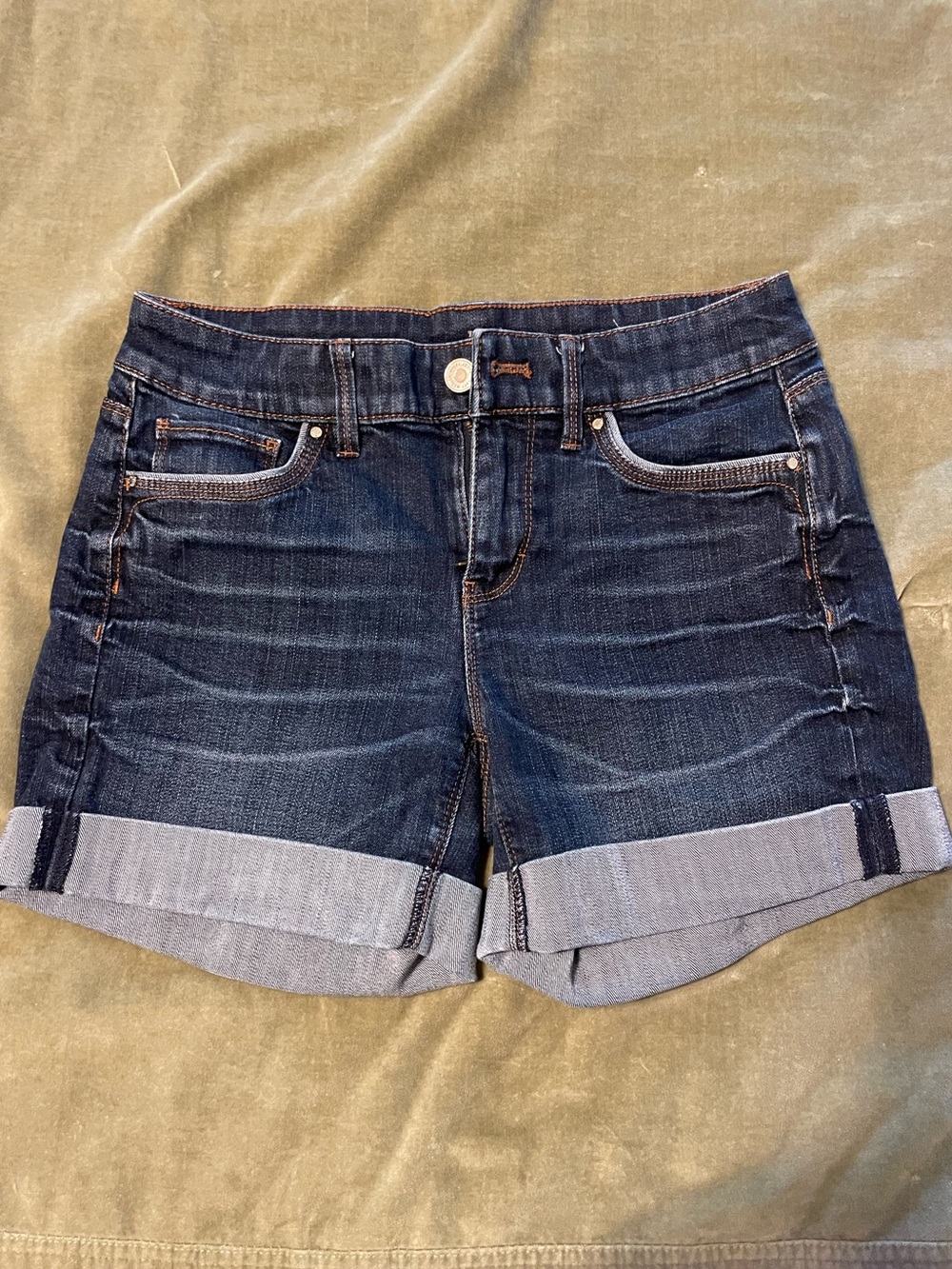 Dark Wash Denim Cuffed Women’s Shorts (Chico’s Sz 0)